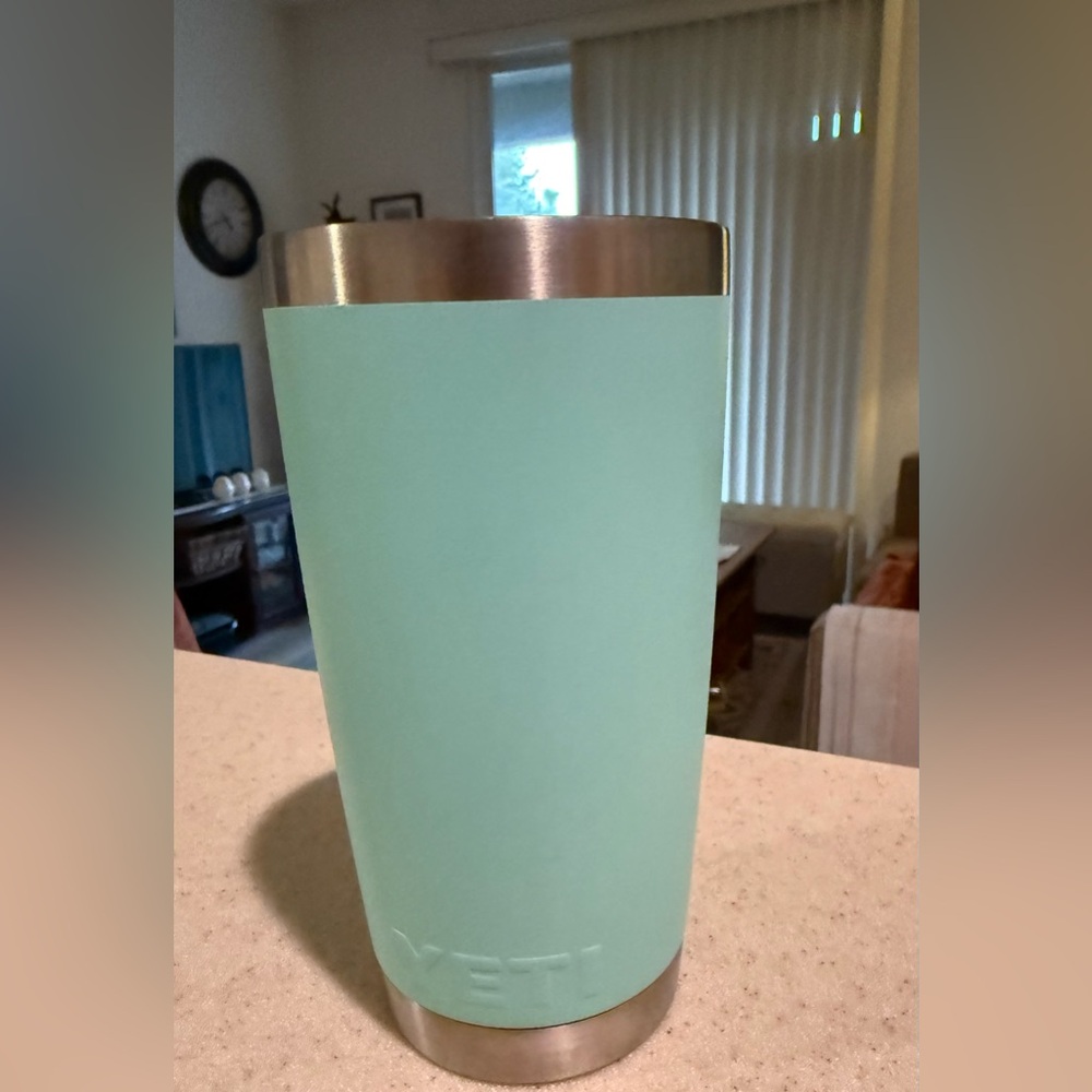 Yeti 20 oz. Rambler - Picture 2 of 4